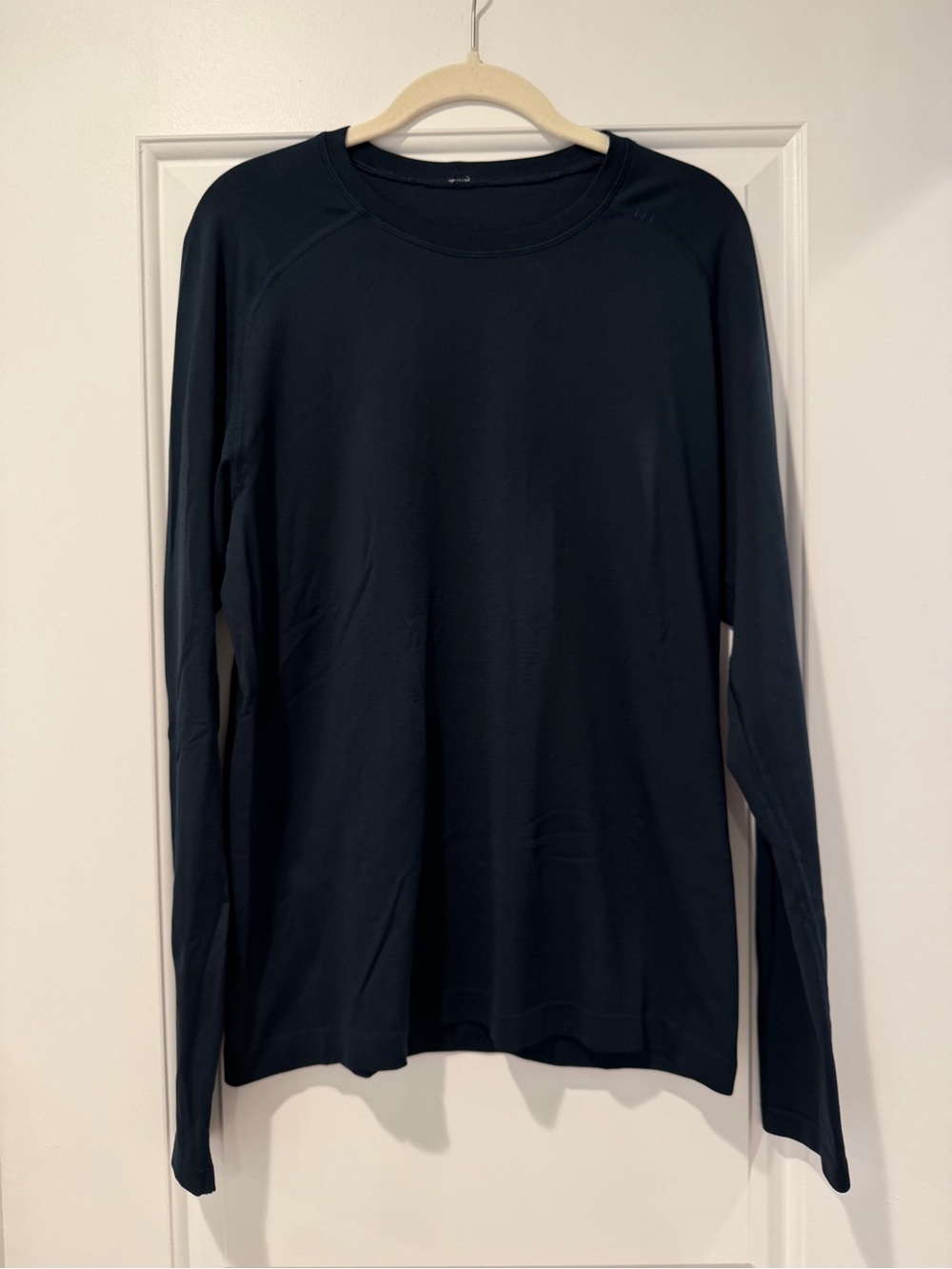 Lululemon Men’s Metal Vent Tech Long Sleeve - size Medium